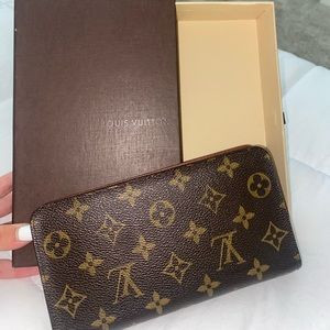 Louis Vuitton Zip Up Wallet